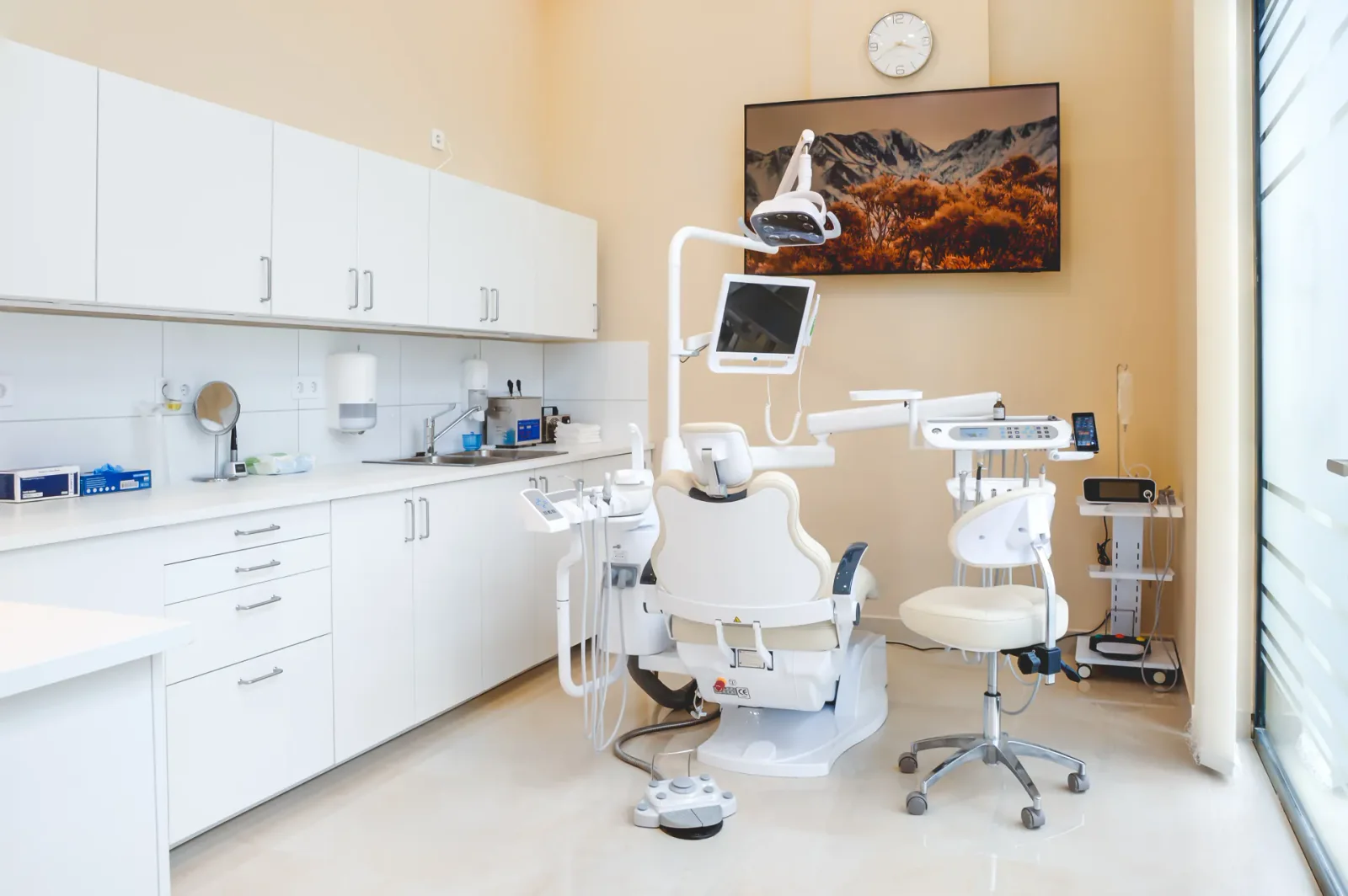 A treatment room at Petőfi Dental